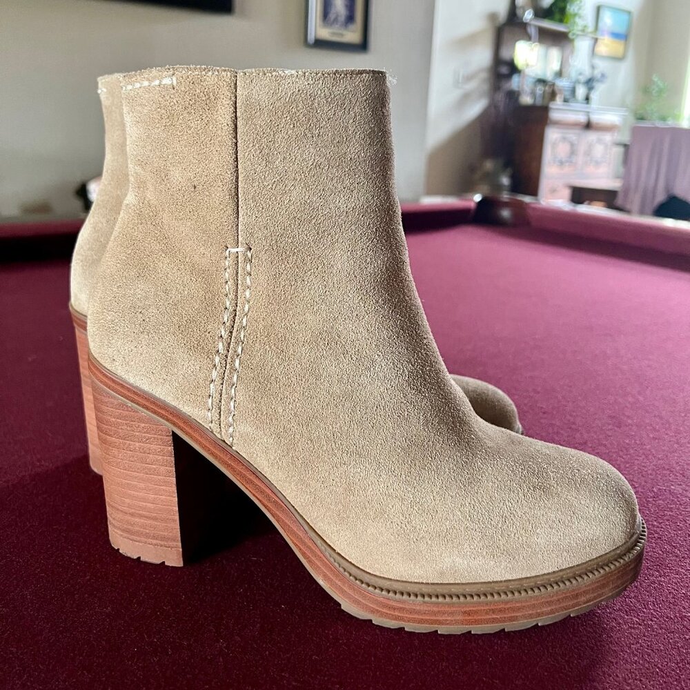 Crown Vintage Taupe Stone Suede Platform Bootie Size 9.5 - EUC!
